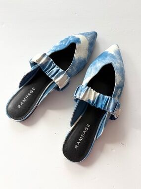 Rampage cloud print ruched strap mule